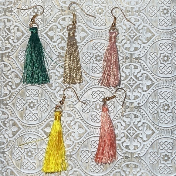 SALE💚 any 3 for $18 💚
 Tassel Dangle Earrings Gold Boho Earrings - Picture 1 of 2